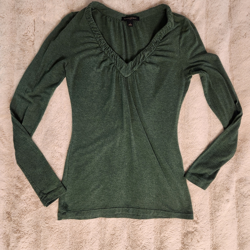 🔥Elegant Green V-Neck Women's Top